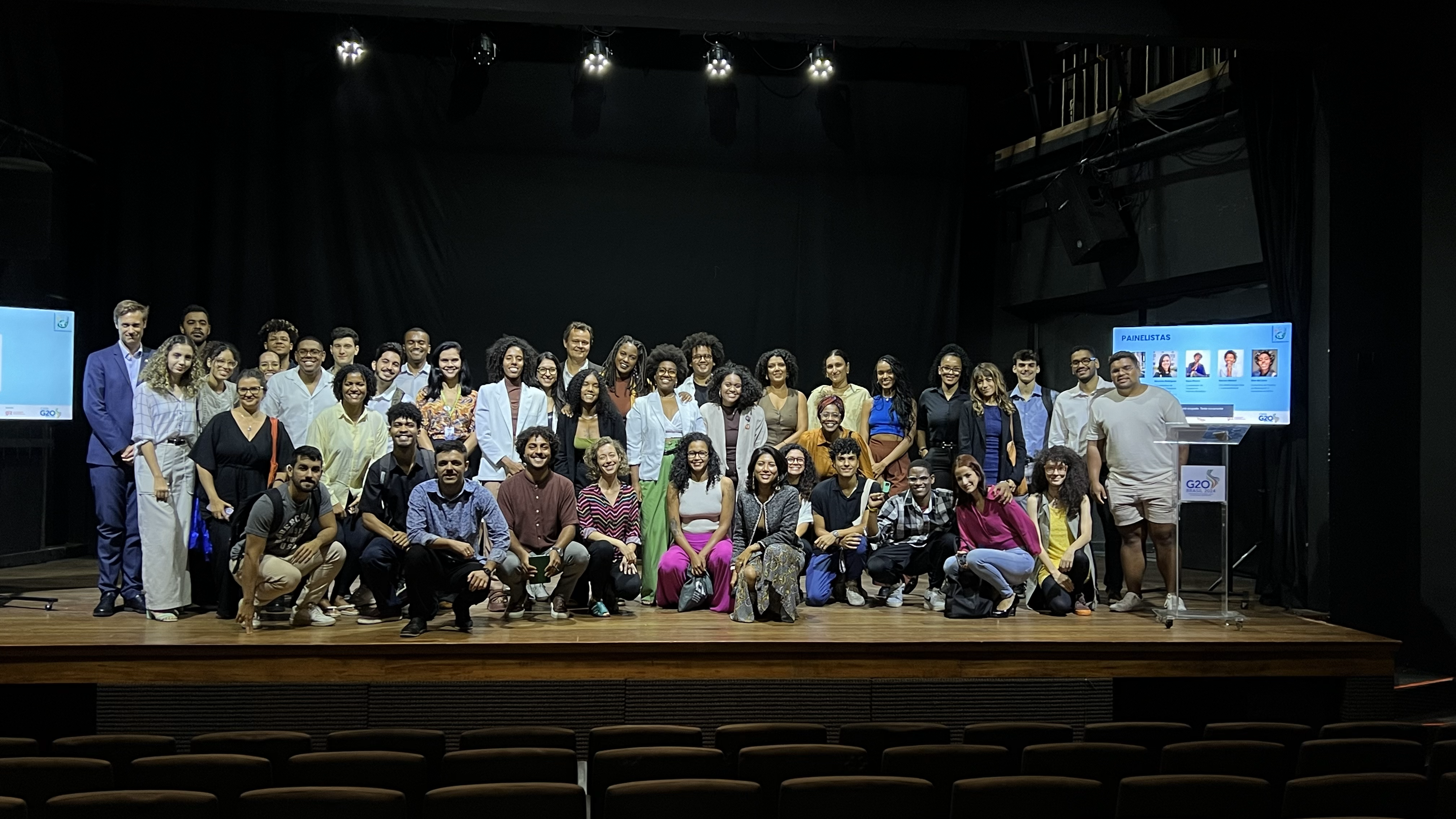 Imagem da notícia: Consulado alemão promove debate sobre transição energética para a juventude na Casa G20